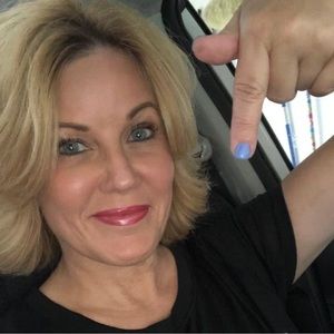 Meet your Posher, Debbie